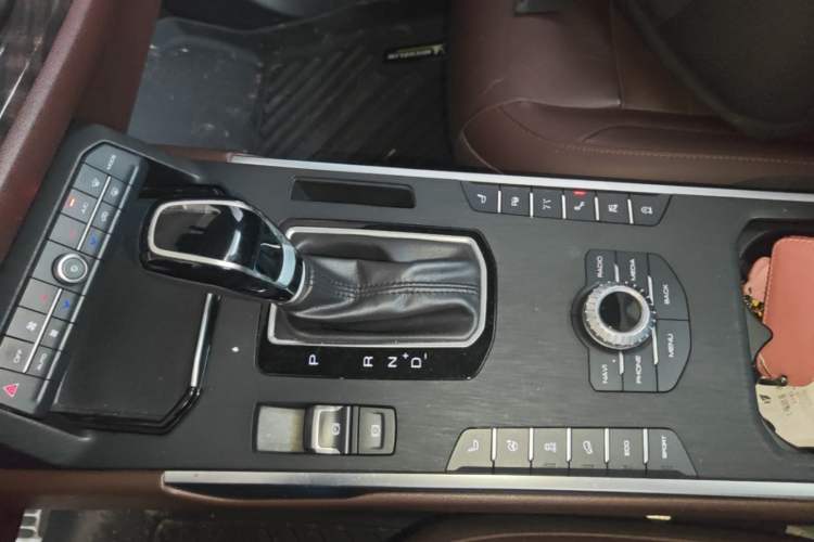 Used Wey VV5 2017 2.0T Flagship Edition Gear Lever