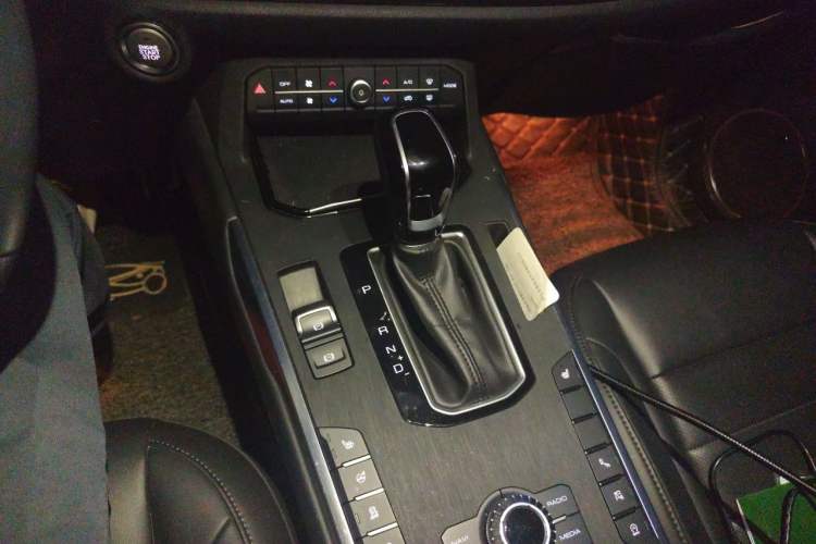 Used Wey VV5 2017 2.0T Ultra-Luxury Version Gear Lever