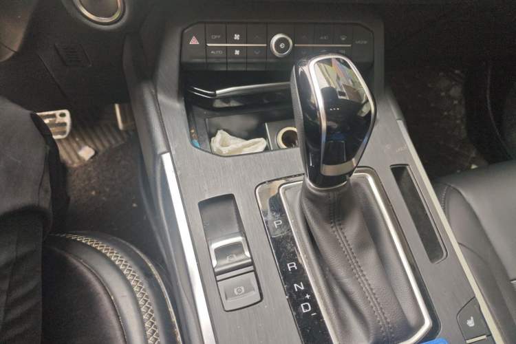 Used Wey VV5 2017 2.0T Ultra-Luxury Version Gear Lever