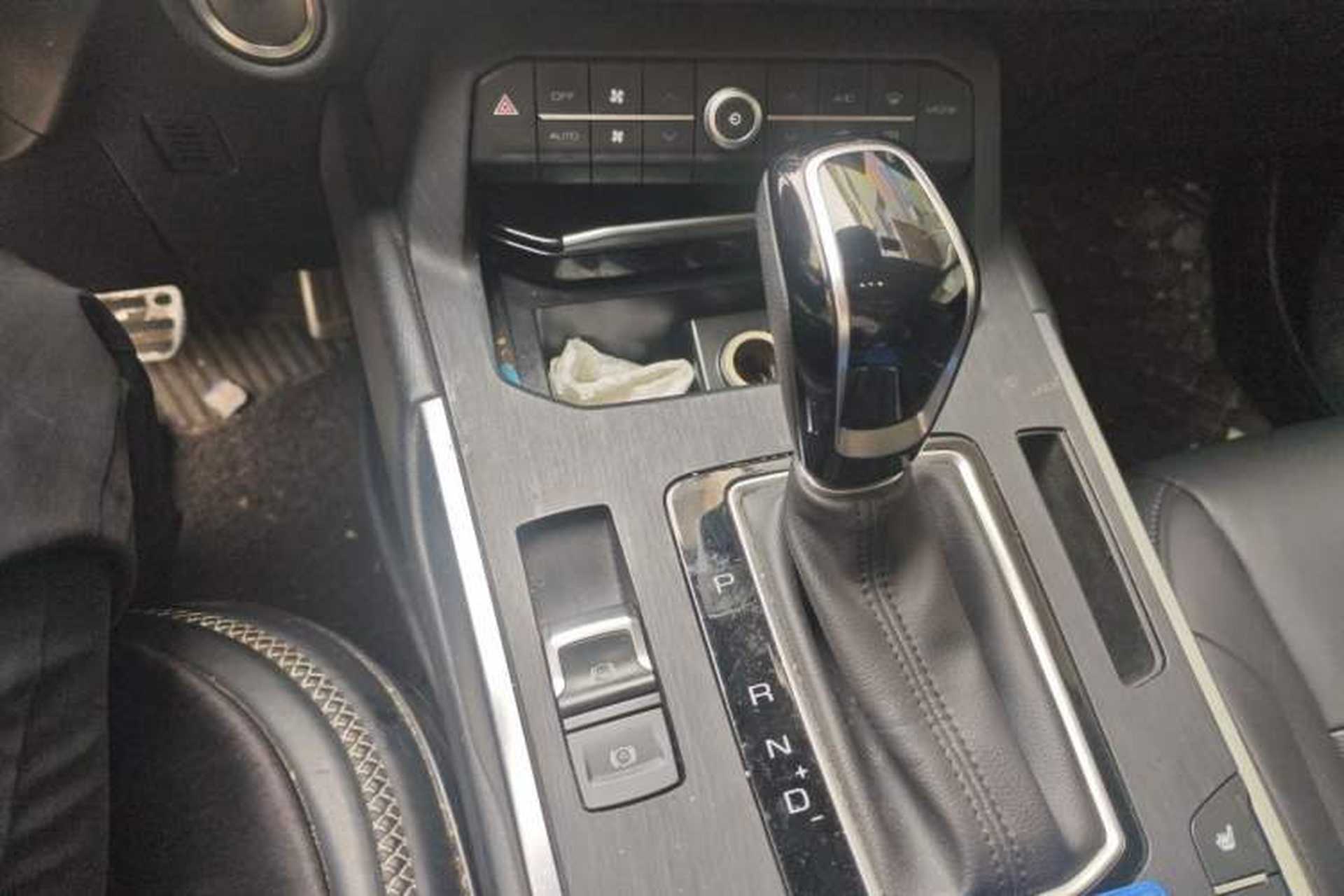 Used Wey VV5 2017 2.0T Ultra-Luxury Version Gear Lever