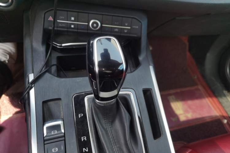 Used Wey VV5 2017 2.0T Flagship Edition Gear Lever