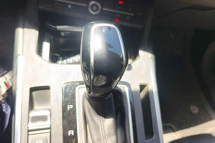 Used Wey VV5 2017 2.0T Flagship Edition Gear Lever