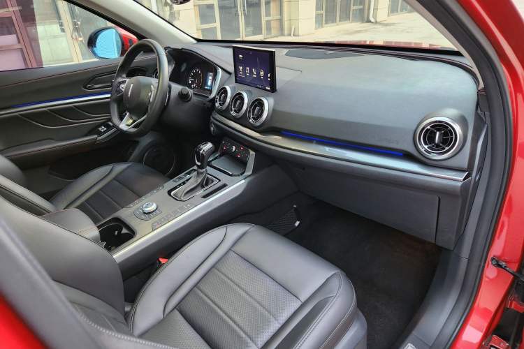 Used Wey VV5 2017 2.0T Ultra-Luxury Version Interior 10