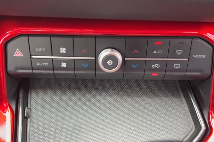 Used Wey VV5 2017 2.0T Ultra-Luxury Version Interior 10