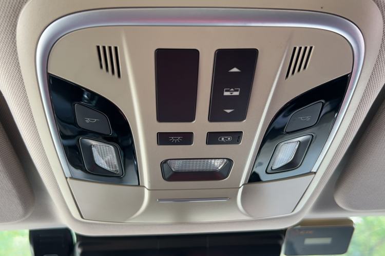Used Wey VV5 2017 2.0T Ultra-Luxury Version Interior 12