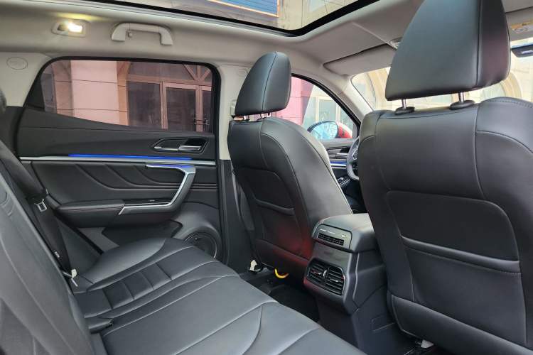 Used Wey VV5 2017 2.0T Ultra-Luxury Version Interior 13