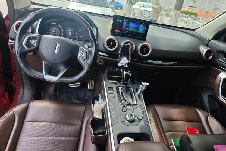 Used Wey VV5 2017 2.0T Ultra-Luxury Version Interior 2