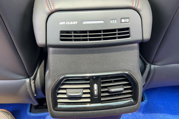 Used Wey VV5 2017 2.0T Ultra-Luxury Version Interior 6