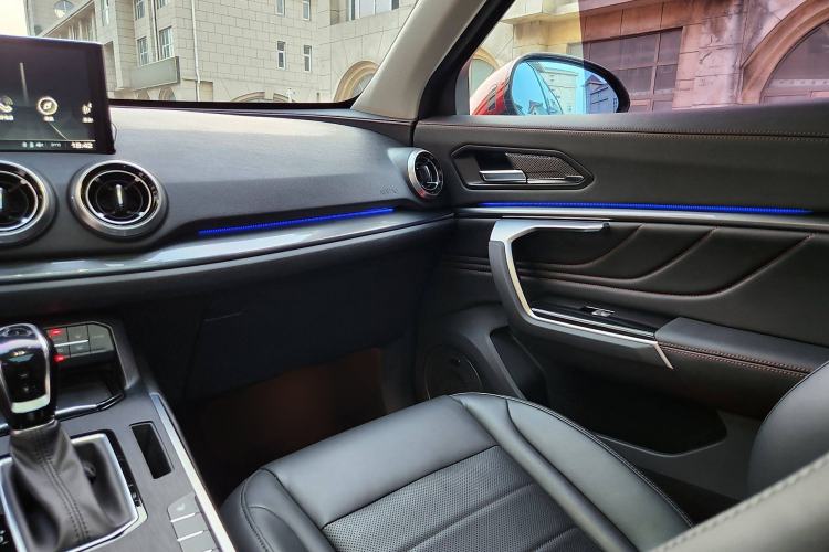 Used Wey VV5 2017 2.0T Ultra-Luxury Version Interior 8