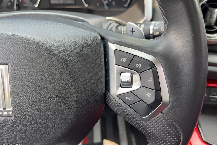 Used Wey VV5 2017 2.0T Ultra-Luxury Version Interior 8