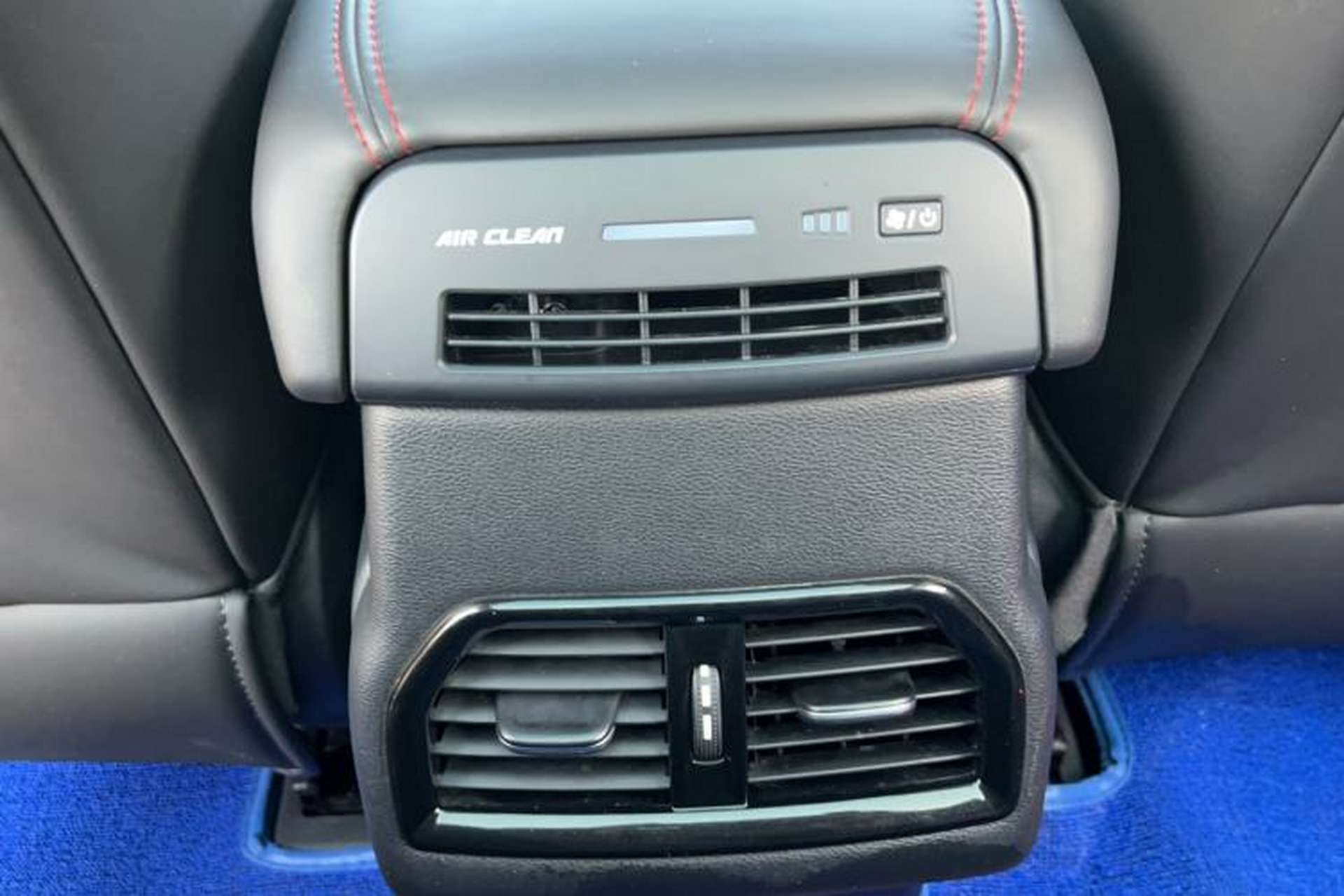 Used Wey VV5 2017 2.0T Ultra-Luxury Version Interior 8