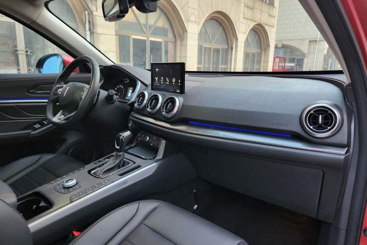 Used Wey VV5 2017 2.0T Ultra-Luxury Version Interior 9
