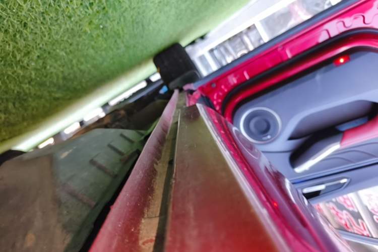 Used Wey VV5 2017 2.0T Ultra-Luxury Version Left Side Sill