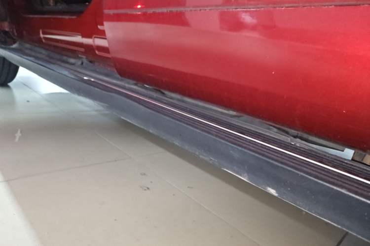 Used Wey VV5 2017 2.0T Ultra-Luxury Version Left Side Sill