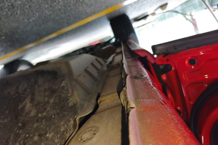 Used Wey VV5 2017 2.0T Ultra-Luxury Version Left Side Sill