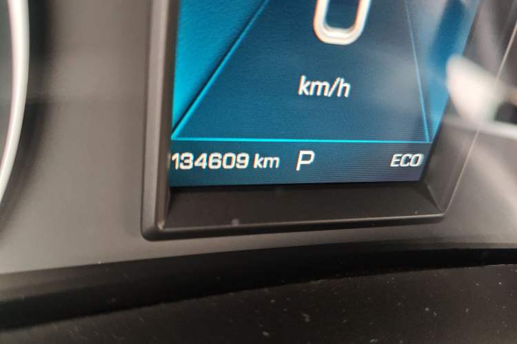Used Wey VV5 2017 2.0T Ultra-Luxury Version Odometer Close Up