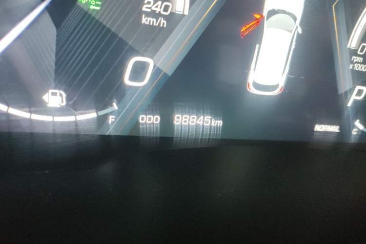 Used Wey VV5 2017 2.0T Flagship Edition Odometer Close Up