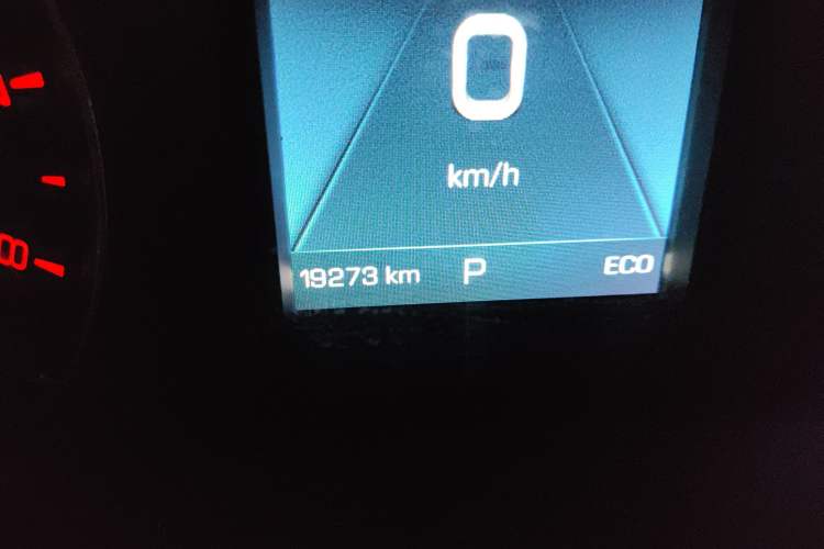 Used Wey VV5 2017 2.0T Ultra-Luxury Version Odometer Close Up