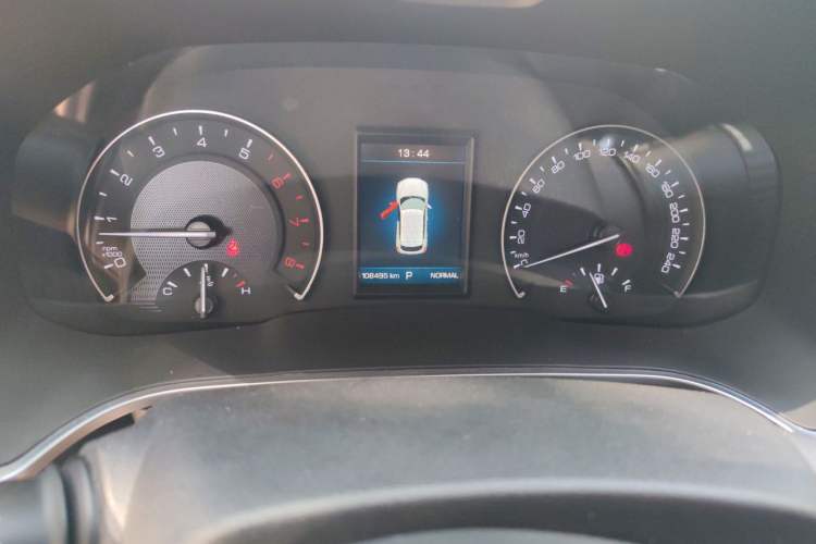 Used Wey VV5 2017 2.0T Ultra-Luxury Version Odometer Close Up