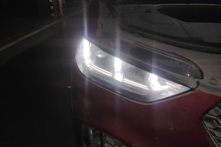 Used Wey VV5 2017 2.0T Flagship Edition Right Front Headlight