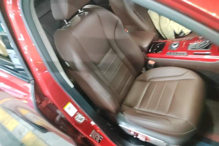 Used Wey VV5 2017 2.0T Ultra-Luxury Version Right Front Seat