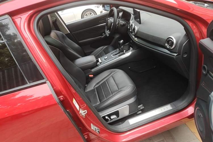 Used Wey VV5 2017 2.0T Ultra-Luxury Version Right Front Seat