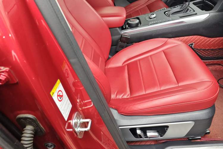 Used Wey VV5 2017 2.0T Ultra-Luxury Version Right Front Seat
