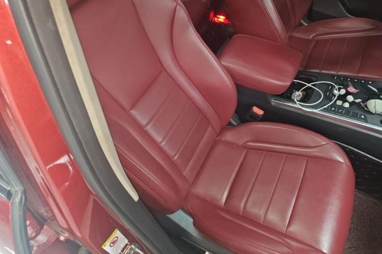 Used Wey VV5 2017 2.0T Ultra-Luxury Version Right Front Seat