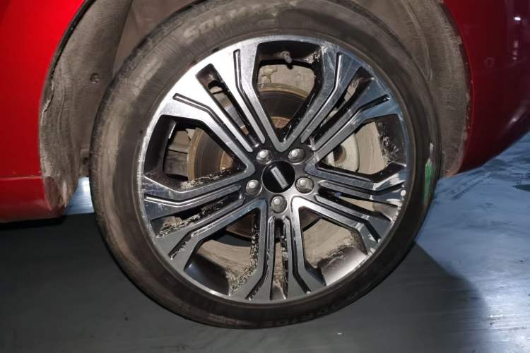 Used Wey VV5 2017 2.0T Flagship Edition Right Front Wheel Hub