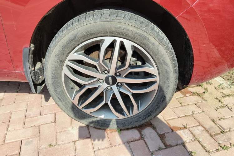 Used Wey VV5 2017 2.0T Ultra-Luxury Version Right Front Wheel Hub