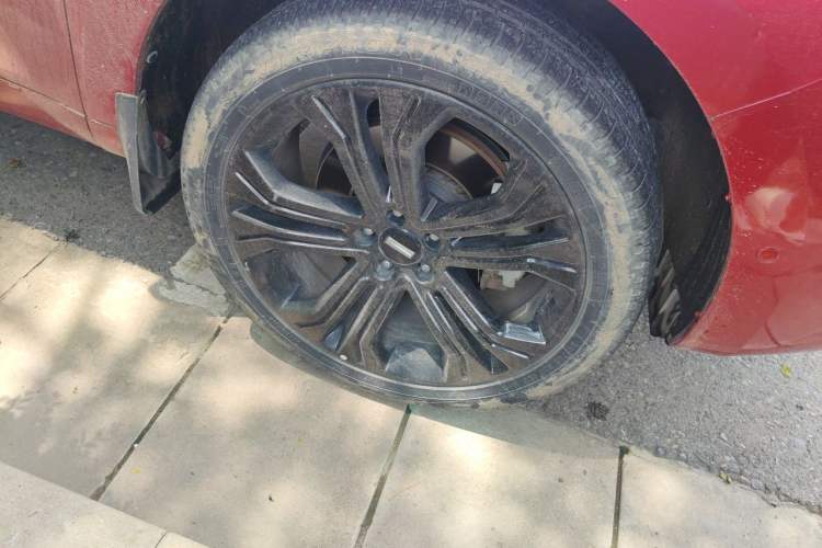 Used Wey VV5 2017 2.0T Flagship Edition Right Front Wheel Hub
