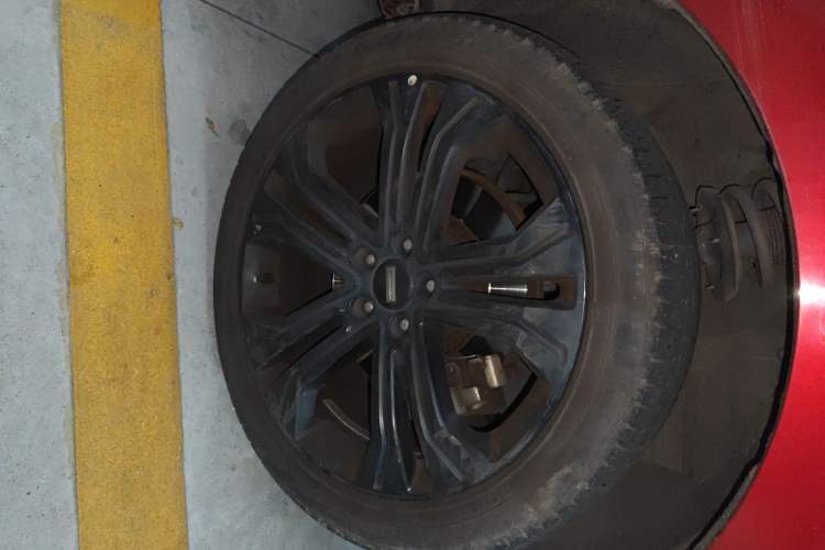 Used Wey VV5 2017 2.0T Flagship Edition Right Front Wheel Hub