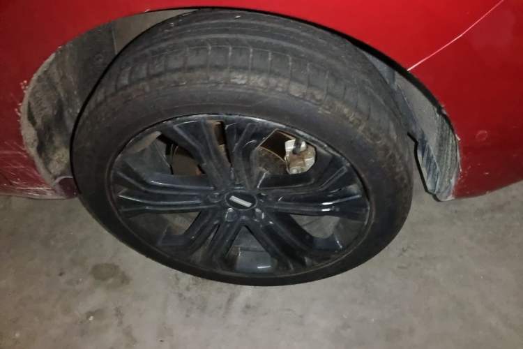 Used Wey VV5 2017 2.0T Flagship Edition Right Front Wheel Hub