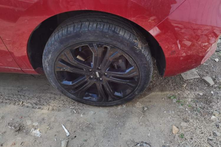 Used Wey VV5 2017 2.0T Flagship Edition Right Front Wheel Hub