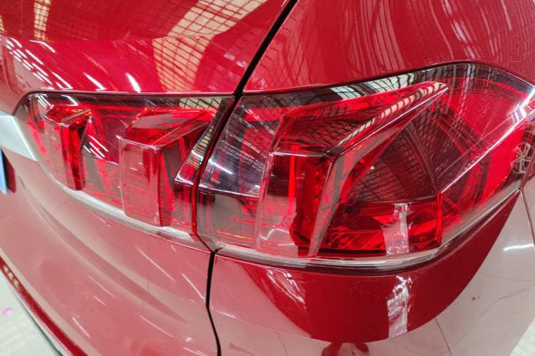 Used Wey VV5 2017 2.0T Ultra-Luxury Version Right Rear Taillight
