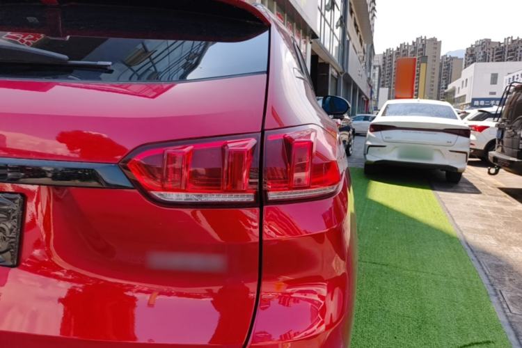 Used Wey VV5 2017 2.0T Ultra-Luxury Version Right Rear Taillight