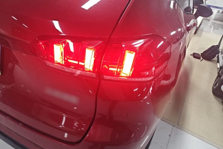 Used Wey VV5 2017 2.0T Ultra-Luxury Version Right Rear Taillight