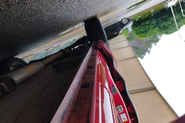Used Wey VV5 2017 2.0T Ultra-Luxury Version Right Side Sill
