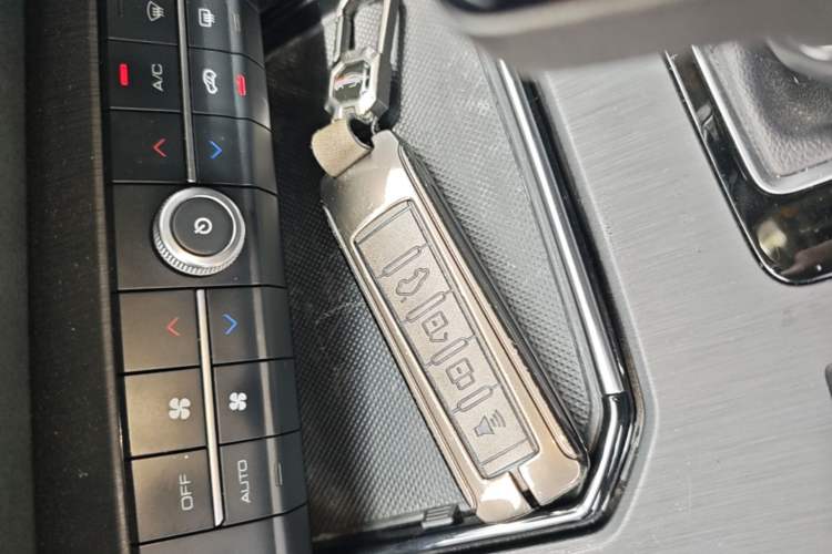 Used Wey VV5 2017 2.0T Ultra-Luxury Version Vehicle Key