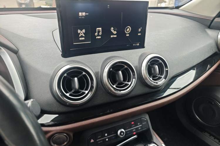 Used Wey VV5 2017 2.0T Flagship Edition Audio And AC Panel