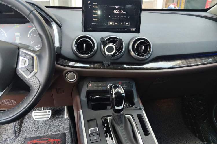 Used Wey VV5 2017 2.0T Flagship Edition Audio And AC Panel