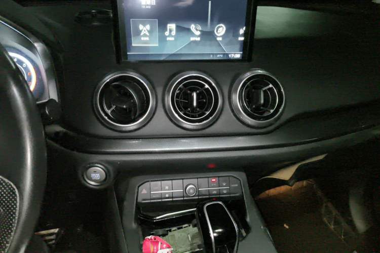 Used Wey VV5 2017 2.0T Flagship Edition Audio And AC Panel