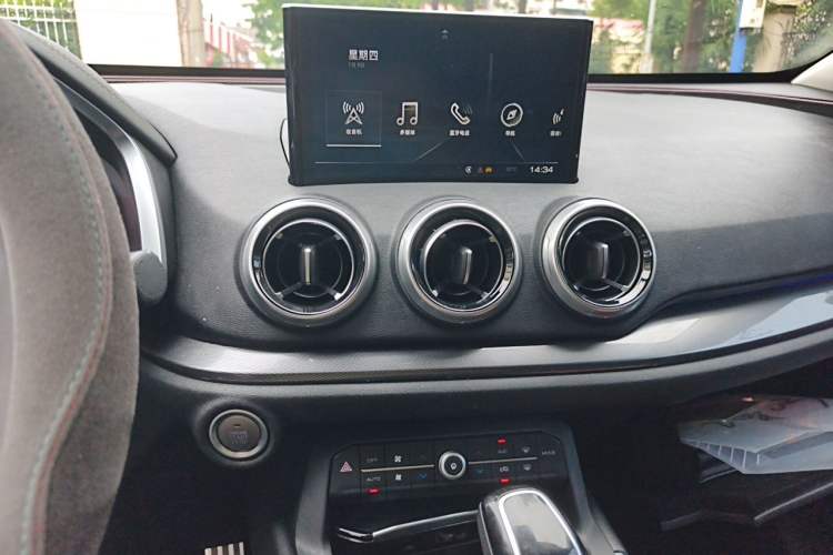 Used Wey VV5 2017 2.0T Flagship Edition Audio And AC Panel