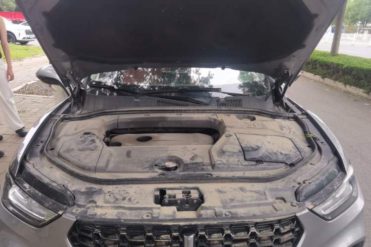 Used Wey VV5 2017 2.0T Flagship Edition Engine Bay