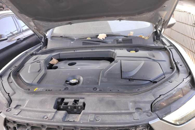 Used Wey VV5 2017 2.0T Ultra-Luxury Version Engine Bay