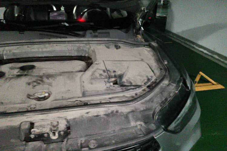 Used Wey VV5 2017 2.0T Flagship Edition Engine Bay Left