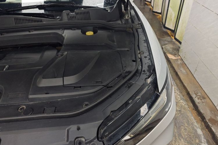 Used Wey VV5 2017 2.0T Flagship Edition Engine Bay Left