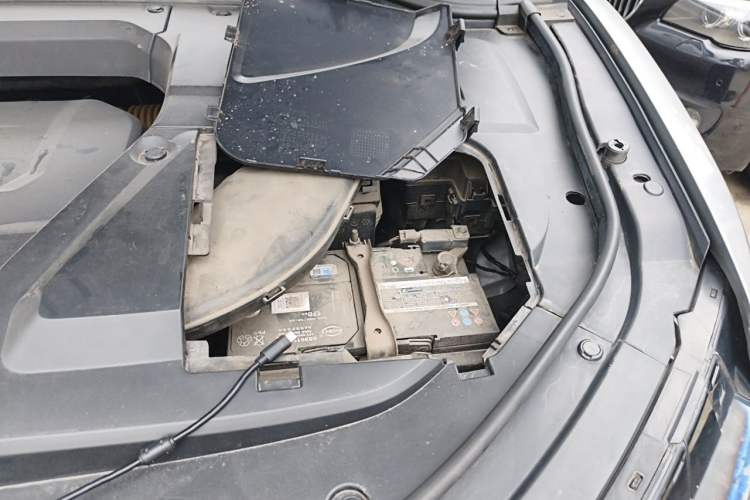 Used Wey VV5 2017 2.0T Flagship Edition Engine Bay Left