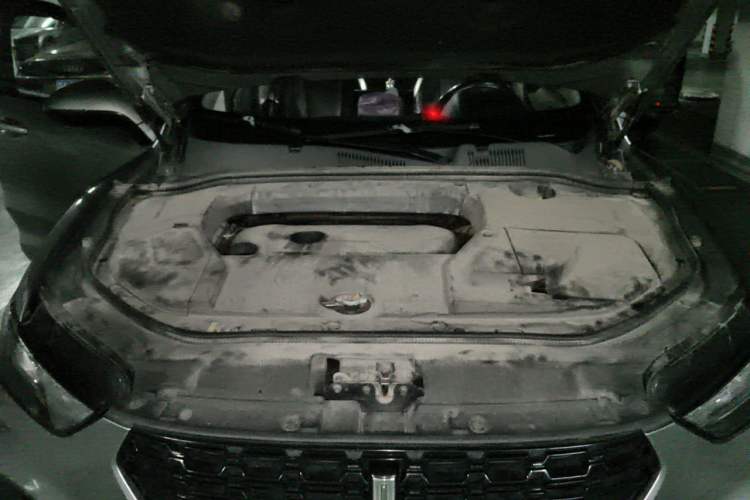 Used Wey VV5 2017 2.0T Flagship Edition Engine Bay