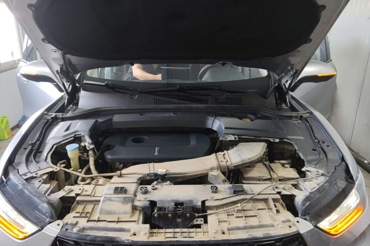 Used Wey VV5 2017 2.0T Flagship Edition Engine Bay